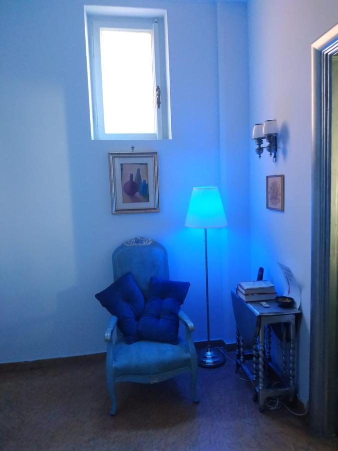 Around The Corner Colosseo B&B Roma Exterior foto